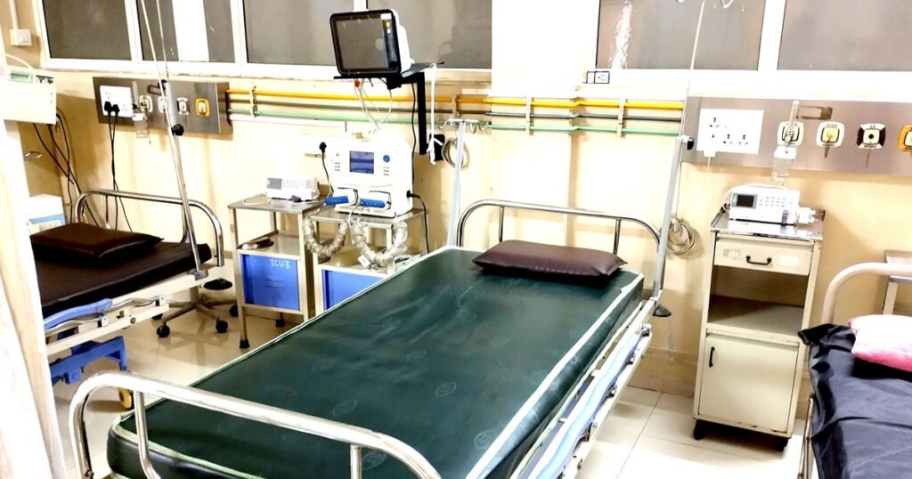 affordable ICU in Pune, India with ventilators and personalized care which is particularly beneficial for long term ICU of elderly and chronically ill, Satyanand Hospital